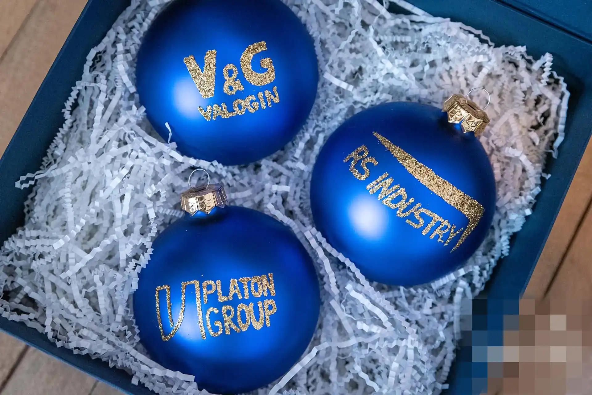 Ёлочные шары ручной росписи для компании V&G VALOGIN, тираж - 88 шт. - V-Gifts Юлии Васнецовой